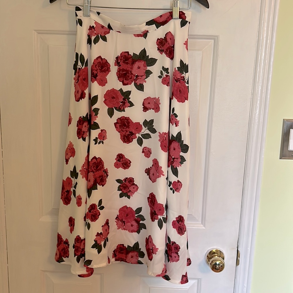 Soft silky skirt with liner, hits above ankle